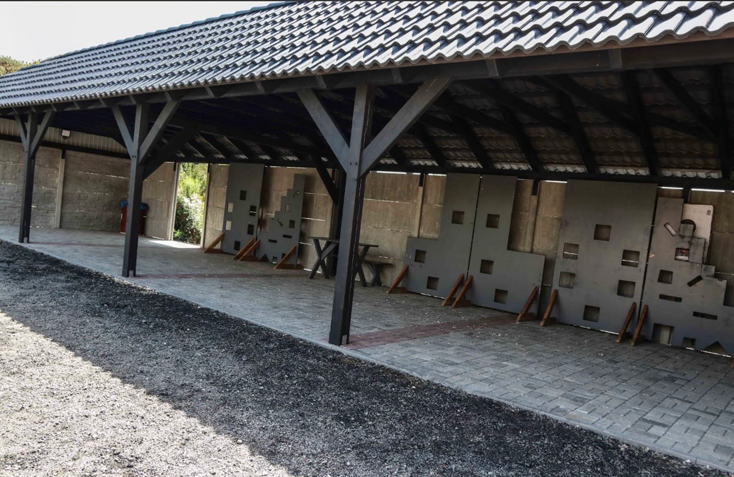 Überdachter Bereich, Outdoor Ranges — DEFENDER Ausbildungsgelände